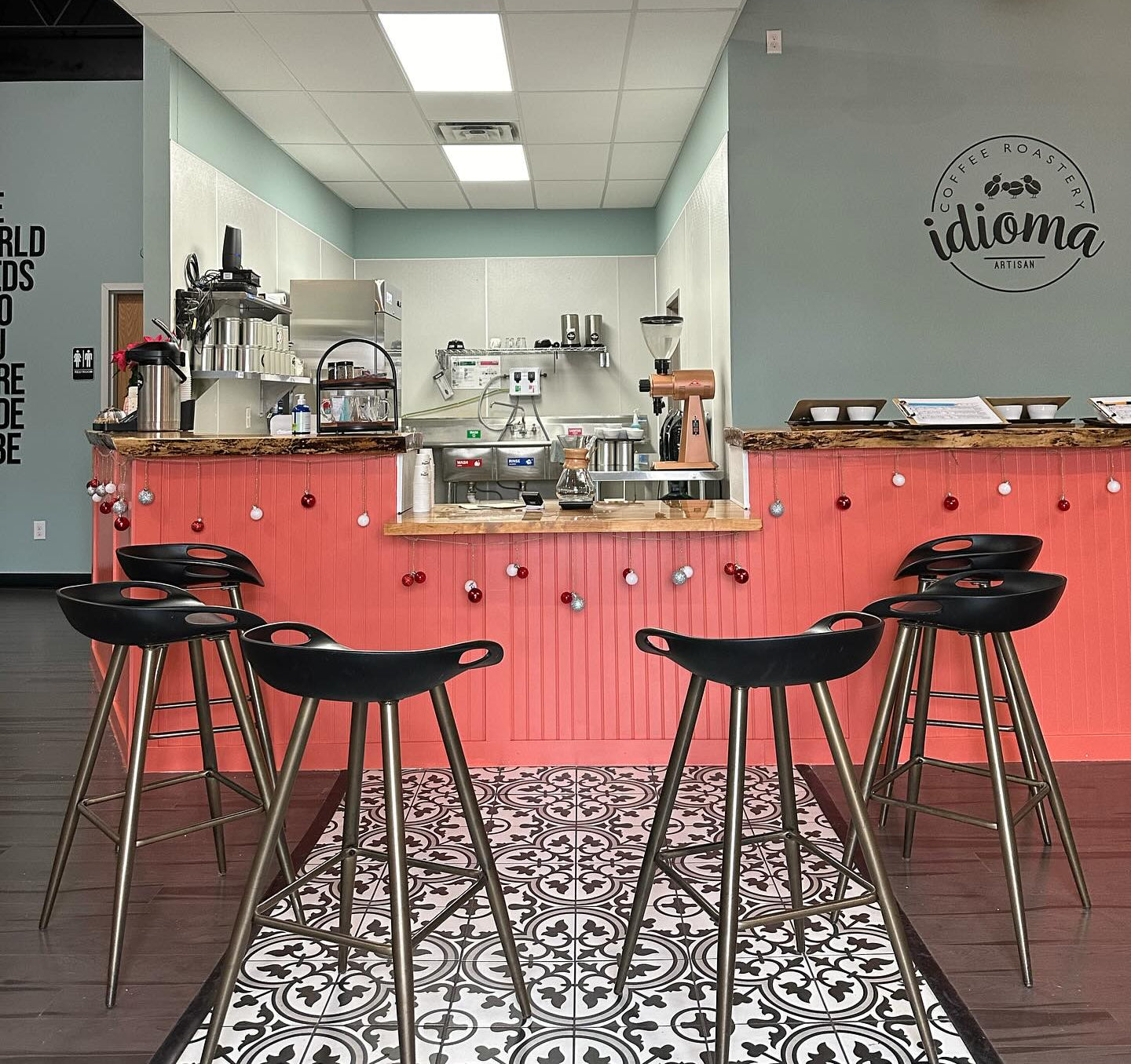 Idioma + Lighthouse Mug Club